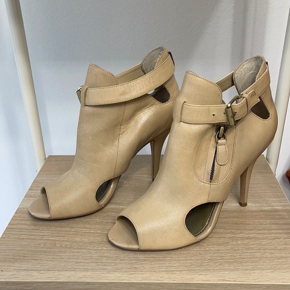 Women’s heels - Picture 1 of 4